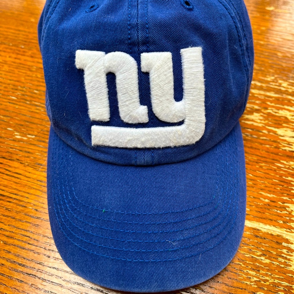 NY Giants hat medium